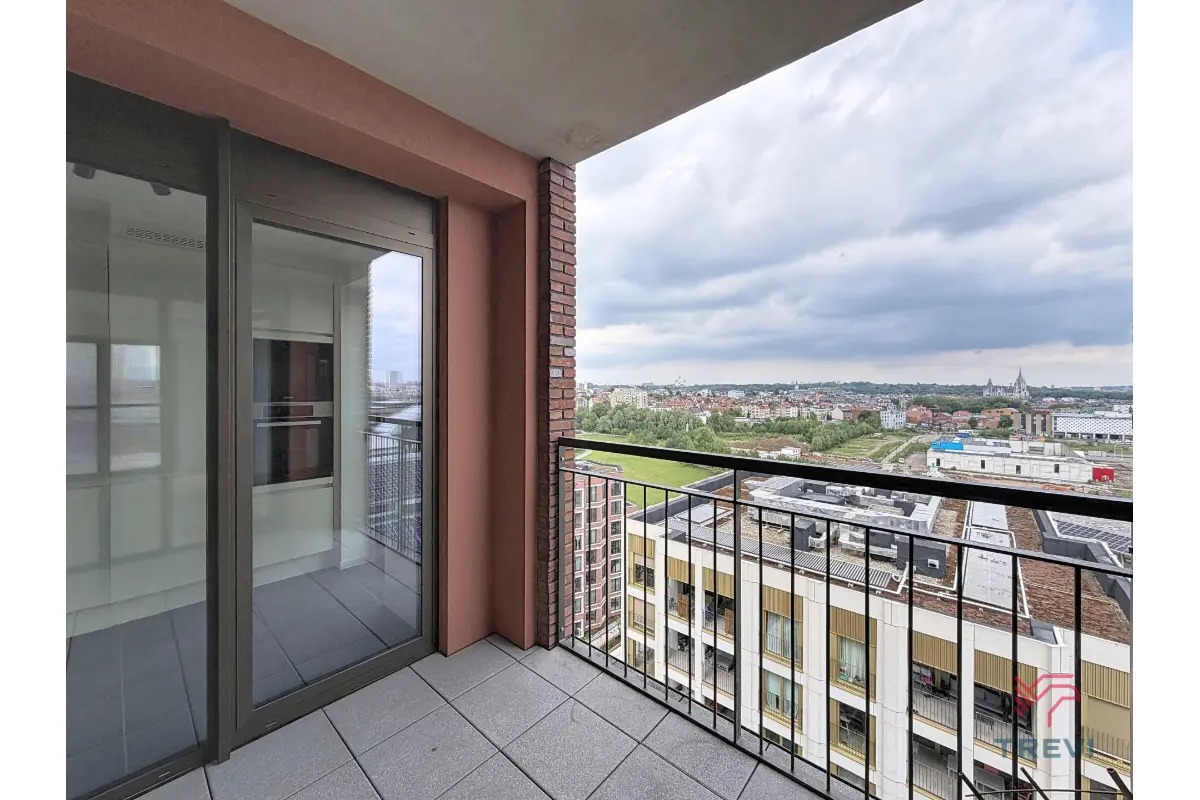 Tour & Taxis - terras en uitzicht vanuit appartement